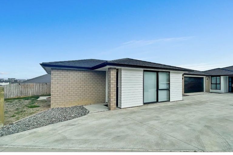 Photo of property in 19 Arahi Place, Rototuna North, Hamilton, 3210