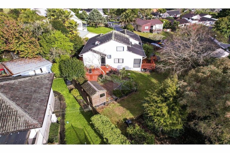 Photo of property in 19 Palmetto Place, Goodwood Heights, Auckland, 2105
