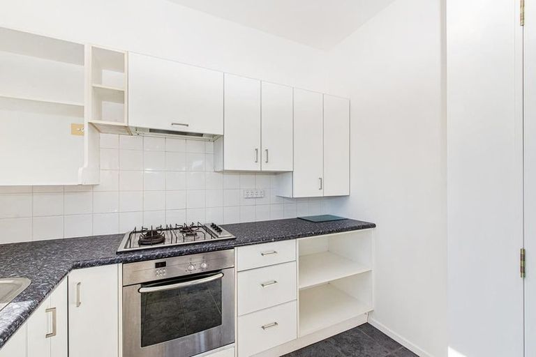 Photo of property in 8 Burgundy Park Avenue, Henderson, Auckland, 0612