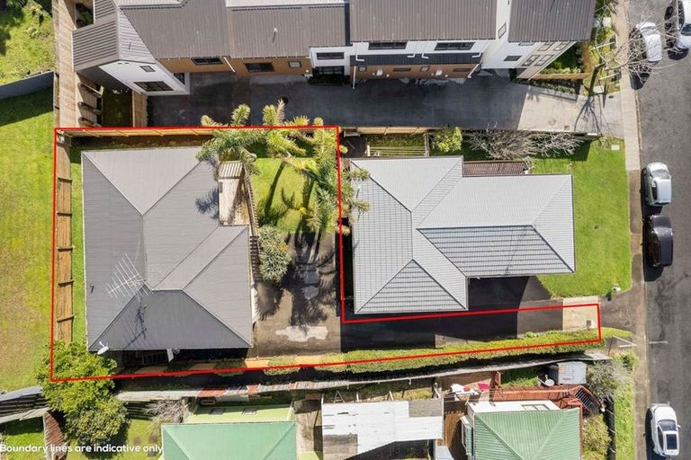 Photo of property in 2/42 Bruce Road, Glenfield, Auckland, 0629