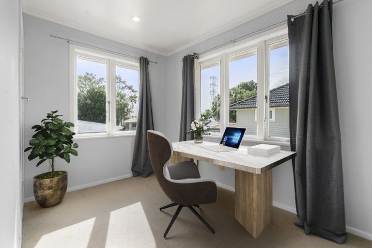 Photo of property in 6 Grainger Road, Te Atatu South, Auckland, 0610