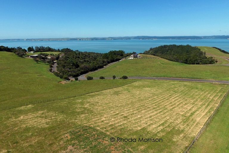 Photo of property in 12 Te Wairoa Lane, Tinopai, 0593
