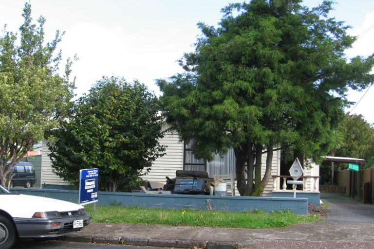 Photo of property in 16 Kingdale Road, Henderson, Auckland, 0610