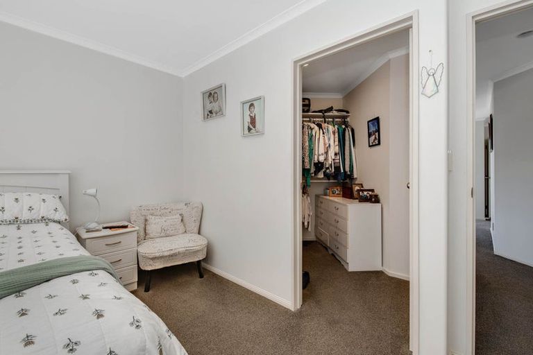 Photo of property in 18 Chesterfield Way, Orewa, 0931