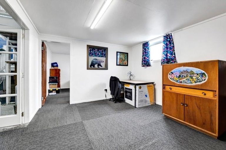 Photo of property in 20 Domett Street, Waitara, 4320