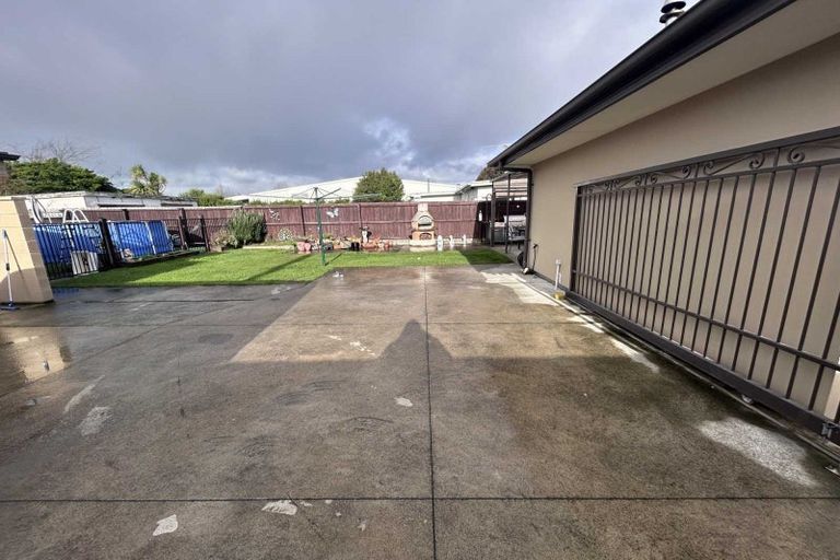 Photo of property in 194 Burwood Road, Burwood, Christchurch, 8083