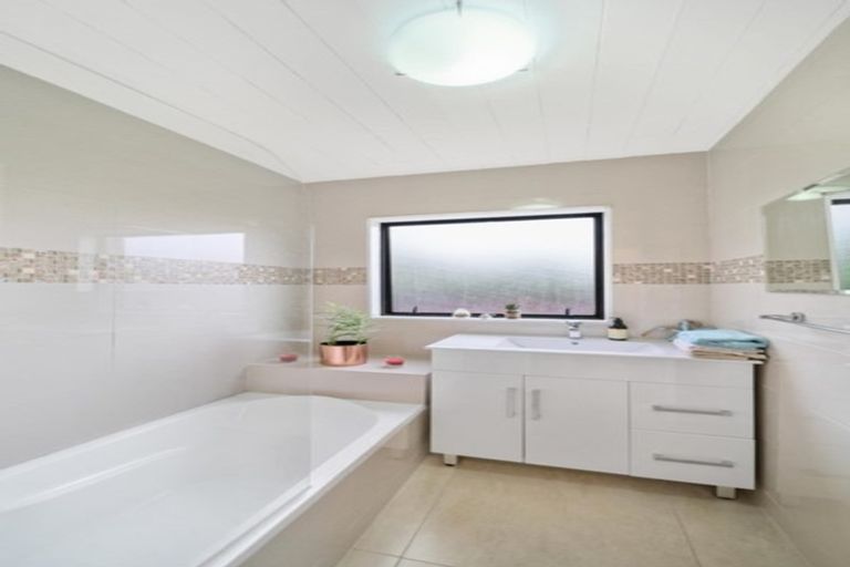 Photo of property in 28b Ross Martin Court, Conifer Grove, Takanini, 2112