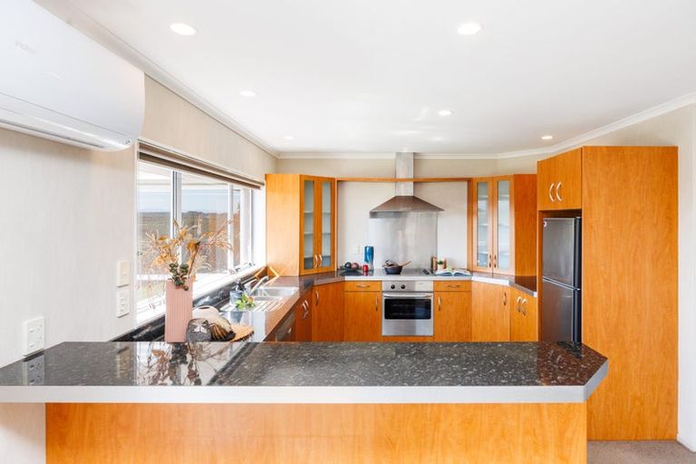 Photo of property in 20 Johnstone Drive, Fitzherbert, Palmerston North, 4410