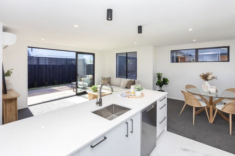 Photo of property in 2/47 Sturrocks Road, Redwood, Christchurch, 8051