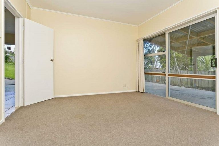 Photo of property in 121 Beach Haven Road, Beach Haven, Auckland, 0626