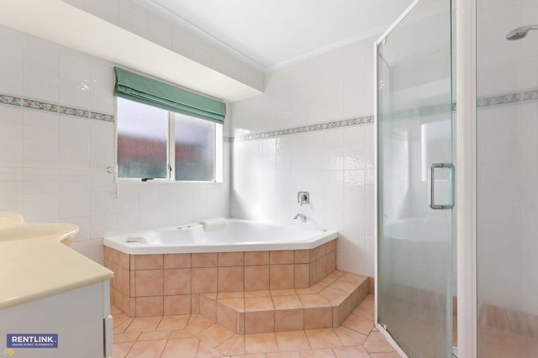 Photo of property in 111 Gravatt Road, Papamoa Beach, Papamoa, 3118