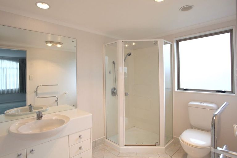 Photo of property in 7 Corta Bella Place, Golflands, Auckland, 2013