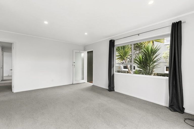 Photo of property in 1/322 Royal Road, Massey, Auckland, 0614