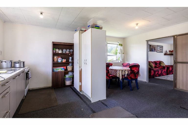 Photo of property in 67 Hindmarsh Street, Henderson, Auckland, 0612