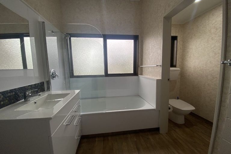 Photo of property in 8b Julian Place, Westown, New Plymouth, 4310