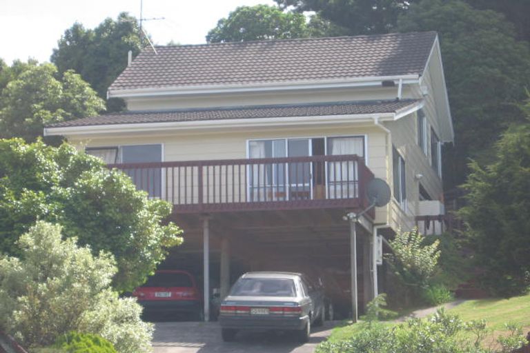 Photo of property in 11 Glenvale Place, Totara Vale, Auckland, 0629