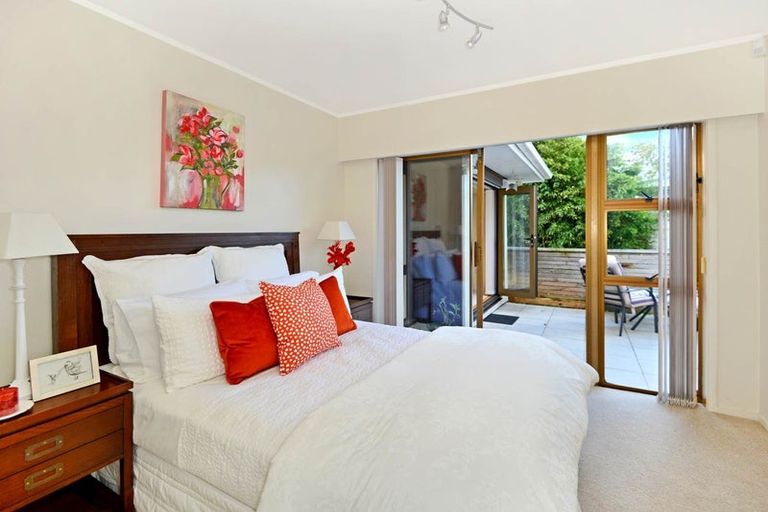 Photo of property in 16 Lake Road, Northcote, Auckland, 0627