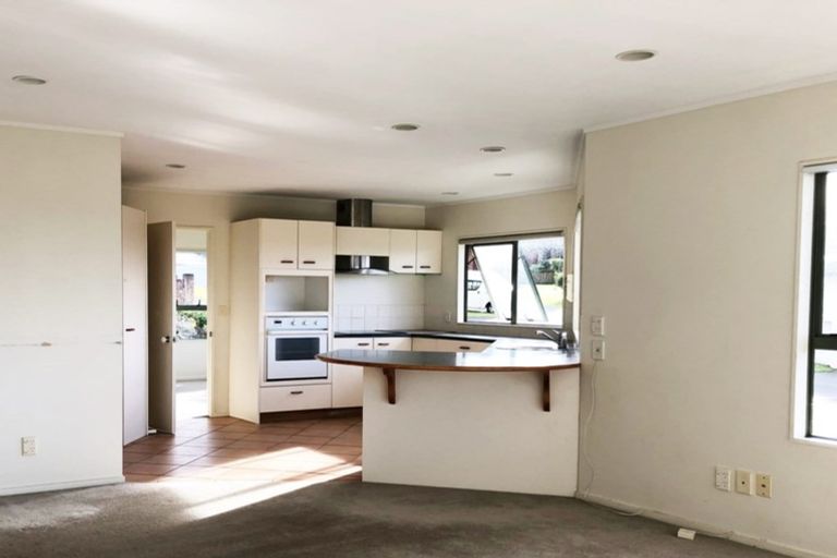 Photo of property in 2/14 Kells Place, Botany Downs, Auckland, 2010