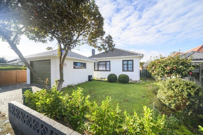 Photo of property in 19 Franklin Avenue, Hokowhitu, Palmerston North, 4410