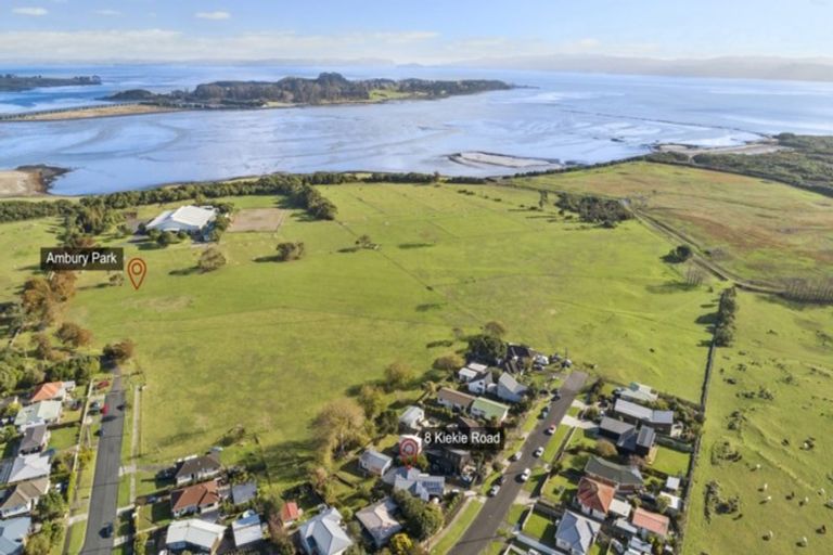 Photo of property in 8 Kiekie Road, Mangere Bridge, Auckland, 2022