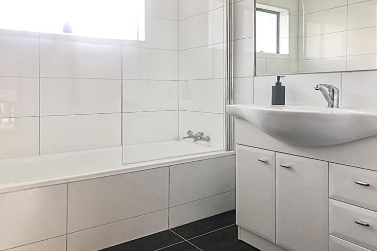 Photo of property in 31 Danbury Drive, Torbay, Auckland, 0630