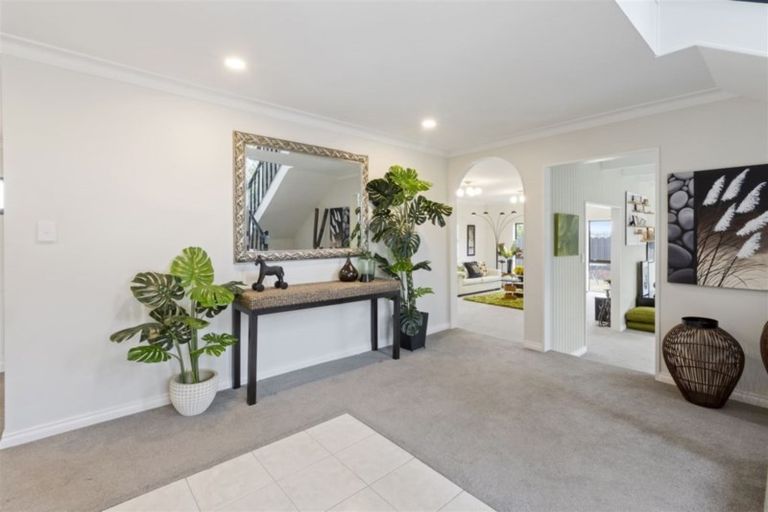 Photo of property in 8 Della Place, Conifer Grove, Takanini, 2112