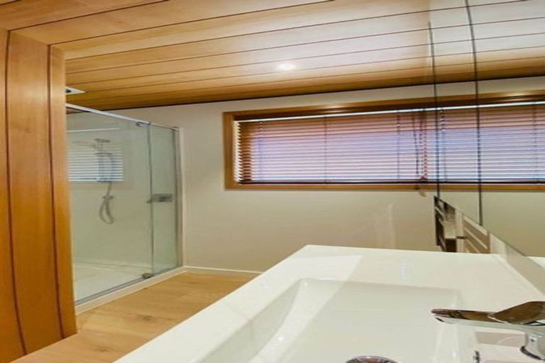 Photo of property in 2/6 Cresta Avenue, Beach Haven, Auckland, 0626