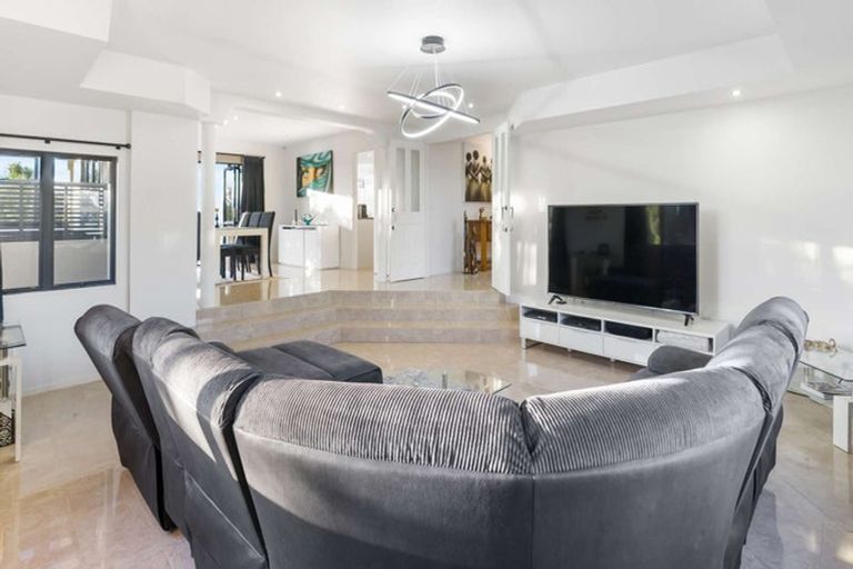 Photo of property in 4 Tupara Crescent, Kawaha Point, Rotorua, 3010