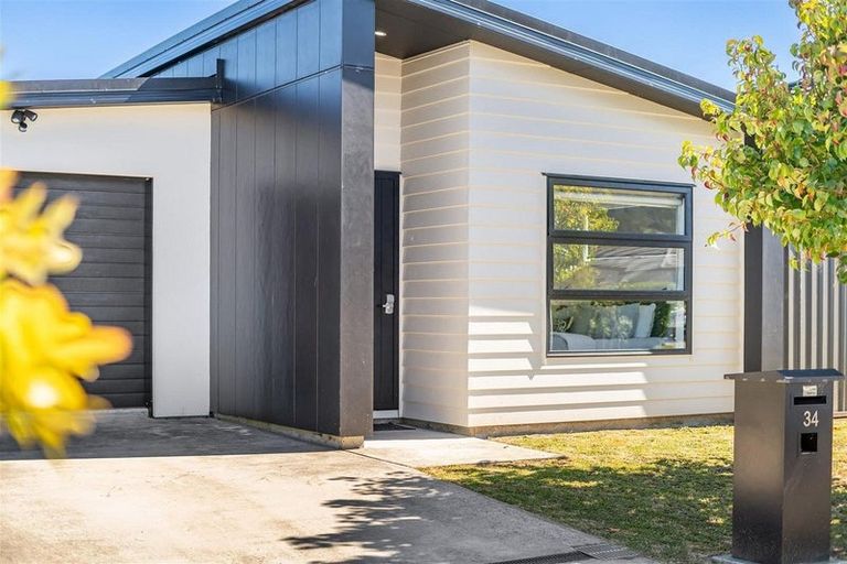 Photo of property in 34 Te Kaeaea Crescent, Wallaceville, Upper Hutt, 5018