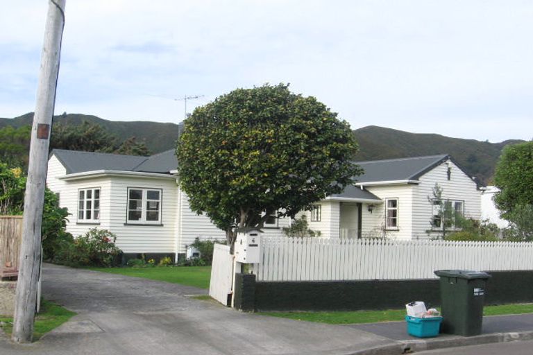 Photo of property in 6 Junction Street, Fairfield, Lower Hutt, 5011