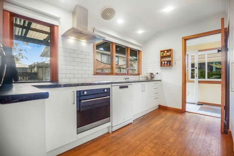 Photo of property in 17 Howden Street, Waiuku, 2123