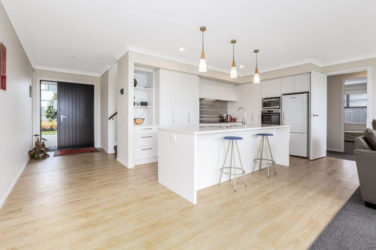 Photo of property in 3 Kaiaho Close, Aotea, Porirua, 5024