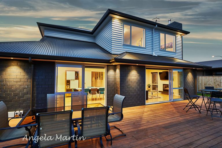 Photo of property in 140 Ruapehu Drive, Fitzherbert, Palmerston North, 4410