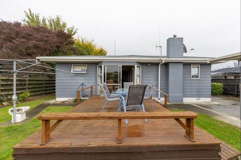 Photo of property in 19 Dunk Place, Milson, Palmerston North, 4414
