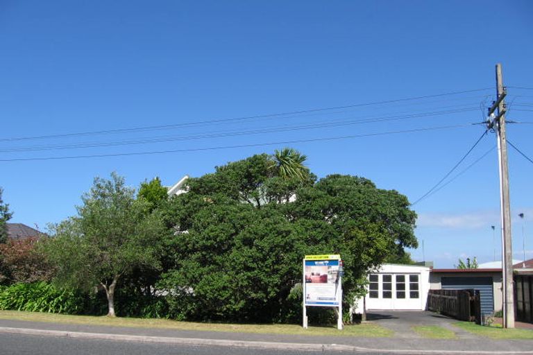 Photo of property in 2/6 County Road, Torbay, Auckland, 0630