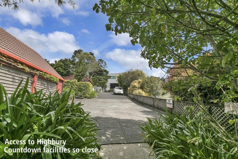 Photo of property in 8e/20 Ian Marwick Place, Birkenhead, Auckland, 0626