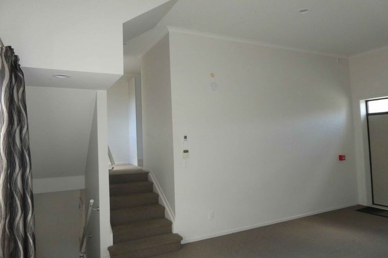 Photo of property in 5/2 Swan Hill Drive, Glen Eden, Auckland, 0602