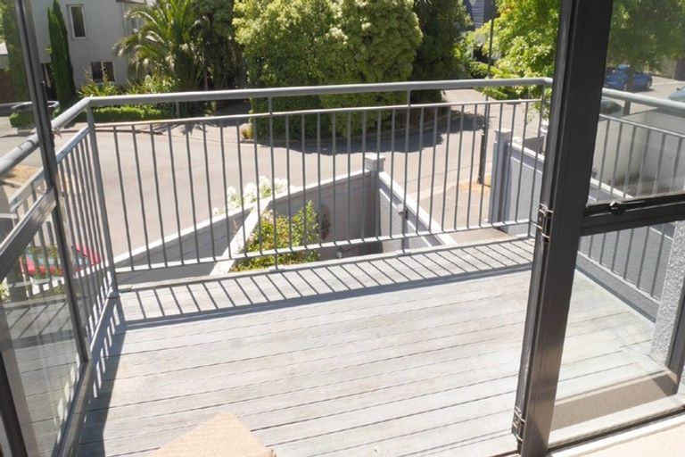 Photo of property in 7 Oakford Close, Riccarton, Christchurch, 8011