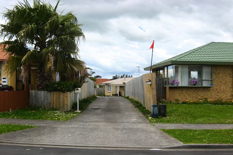 Photo of property in 33 Robert Ross Place, Clendon Park, Auckland, 2103