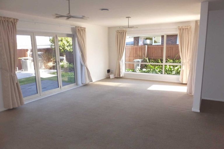 Photo of property in 2/11 Powell Crescent, Ilam, Christchurch, 8041