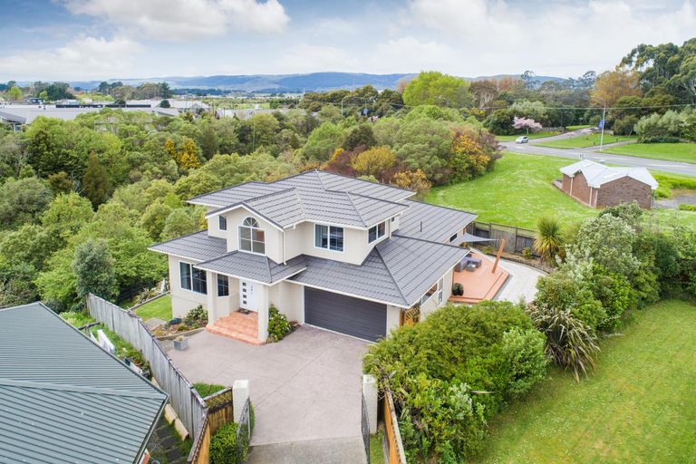 Photo of property in 22 Greenwood Place, Fitzherbert, Palmerston North, 4410