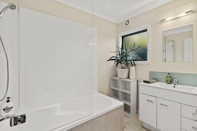 Photo of property in 4 Parry Crescent, Lake Hawea, Wanaka, 9382