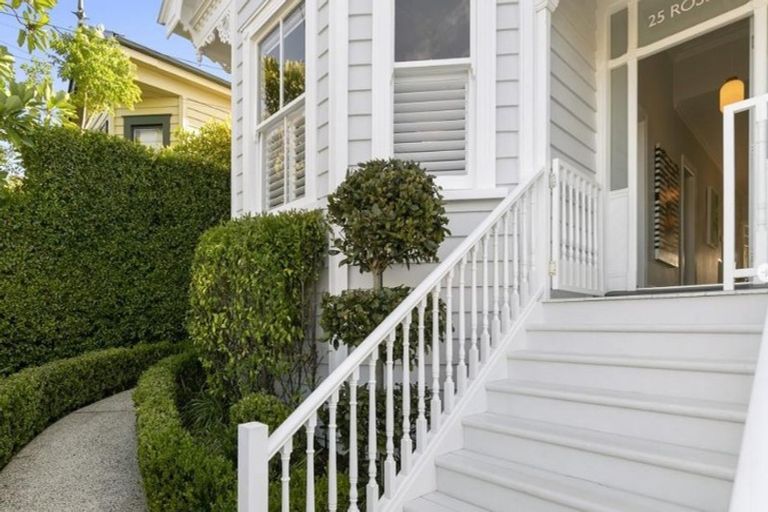 Photo of property in 25 Roslyn Terrace, Stanley Point, Auckland, 0624