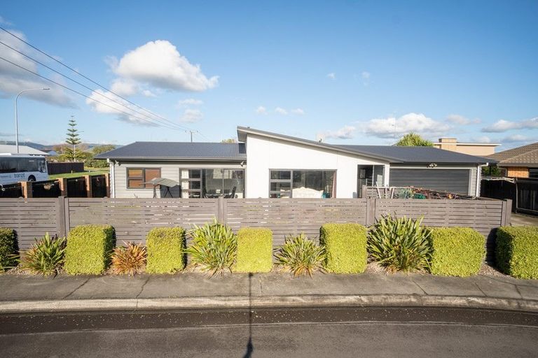 Photo of property in 1 Angelina Way, Kelvin Grove, Palmerston North, 4414