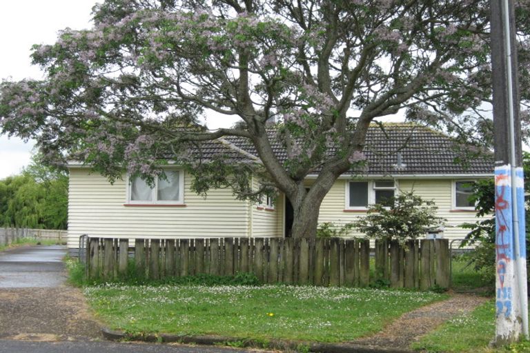 Photo of property in 12 Alamein Place, Pukekohe, 2120