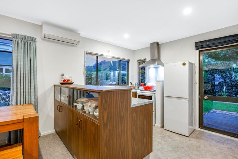 Photo of property in 105 Marine Parade, Eastbourne, Lower Hutt, 5013