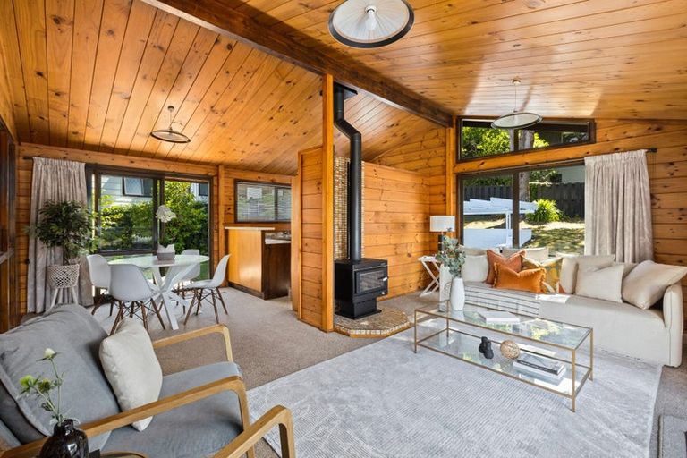 Photo of property in 2 Morlie Place, Torbay, Auckland, 0630