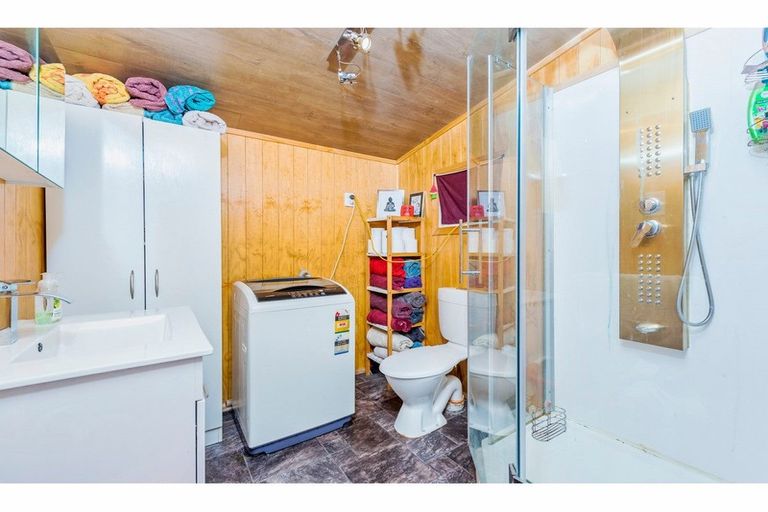 Photo of property in 14 Fairdene Avenue, Henderson, Auckland, 0610