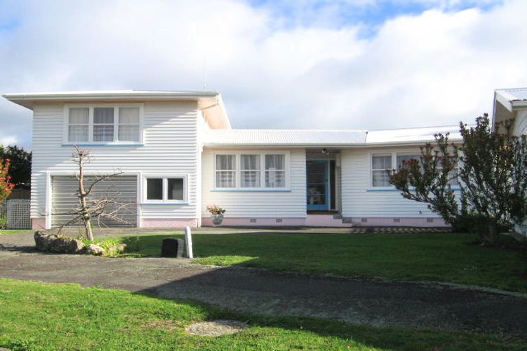 Photo of property in 1 Durham Crescent, Palmerston North, 4414