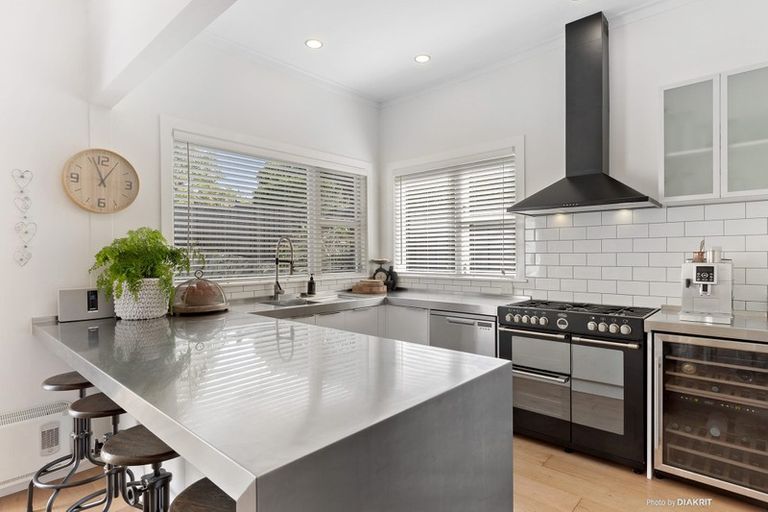 Photo of property in 10 Beacon Hill Road, Miramar, Wellington, 6022